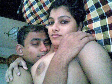 Busty Indian woman joins her man friend for foreplay on bed | Фото 7