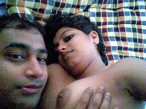 Busty Indian woman joins her man friend for foreplay on bed | Фото 9