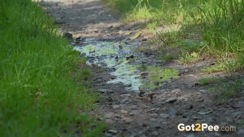 European female Nikki Dream takes a piss while walking on a dirt path | Фото 15