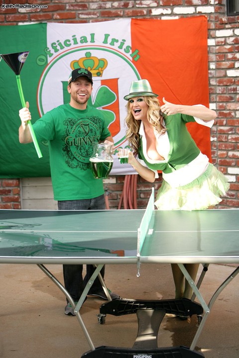 Buxom slut Kelly Madison celebrates St. Paddy's with outdoor hardcore bang | Фото 6