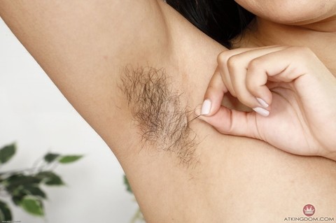 Latin-American solo girl Nenetl Avril exposes her hairy pits and bush | Фото 9