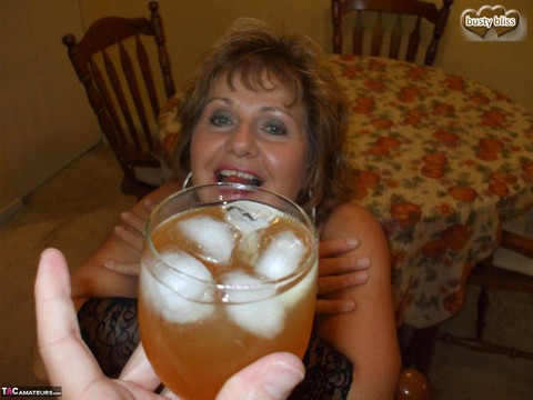 Aged amateur Busty Bliss slurps on a cold beverage while modeling red lingerie | Фото 3