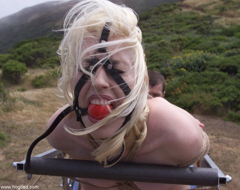 Tied up slut Cowgirl gets whipped while dragging her master up a hill | Фото 8