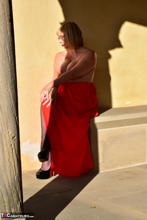 Older blonde Barby Slut doffs a red evening gown to pose nude in hosiery | Фото 6