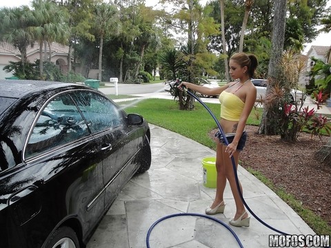 Wet Latina babe Jamie Valentine washes her bf car in a bikini | Фото 1