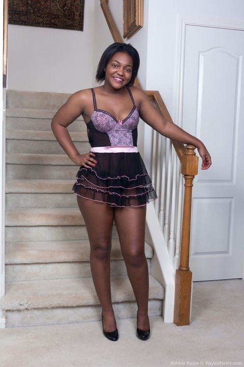 Sexy ebony fatty Bobbie Rains sheds elegant lingerie to show hot hairy snatch | Фото 1