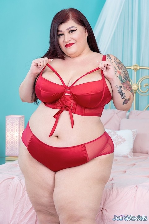 Obese redhead Monique Lustly ditches a red bra and panty set to get naked | Фото 1