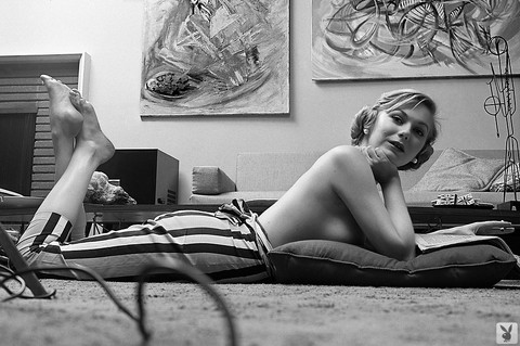 Centerfold granny Jonnie seductively posing topless in a black & white shoot | Фото 8