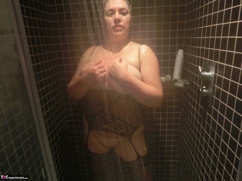 Mature blonde Barby takes off her sexy bodystocking after showering in it | Фото 9