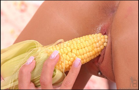 Hungarian nympho Sheila Grant rams a corn in her pierced pussy & tight ass | Фото 11