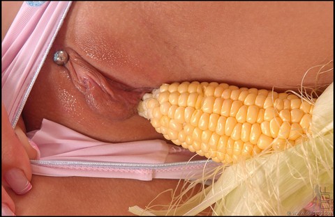 Hungarian nympho Sheila Grant rams a corn in her pierced pussy & tight ass | Фото 4