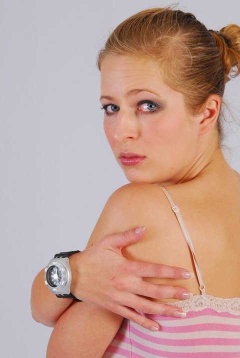 Amateur model Anna displays her Swatch Scuba watch while fully clothed | Фото 12