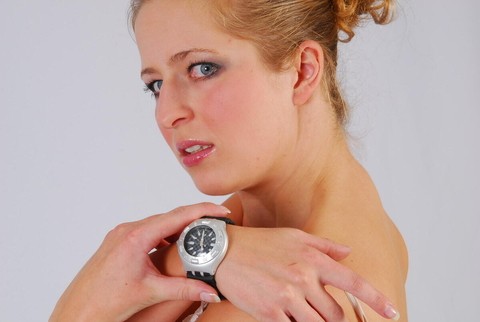 Amateur model Anna displays her Swatch Scuba watch while fully clothed | Фото 7