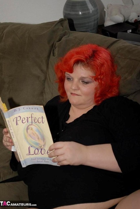 Obese older redhead Black Widow AK fondles herself while reading a romance | Фото 1