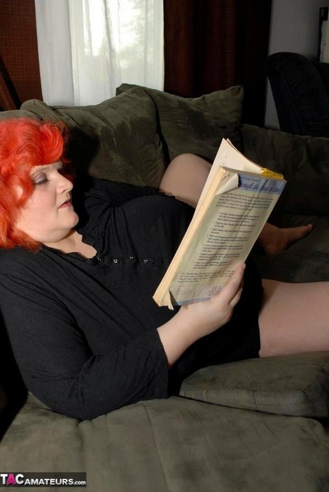 Obese older redhead Black Widow AK fondles herself while reading a romance | Фото 4