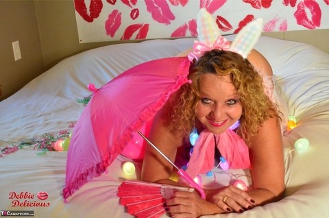 Mature plumper Debbie Delicious models on her bed in cosplay apparel | Фото 10