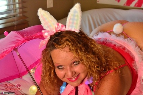 Mature plumper Debbie Delicious models on her bed in cosplay apparel | Фото 11