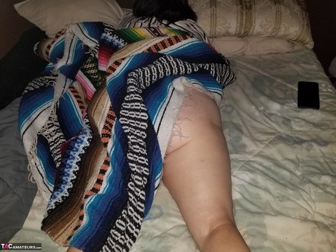 Middle-aged amateur Sexy NE BBW highlights are big butt during solo action | Фото 1