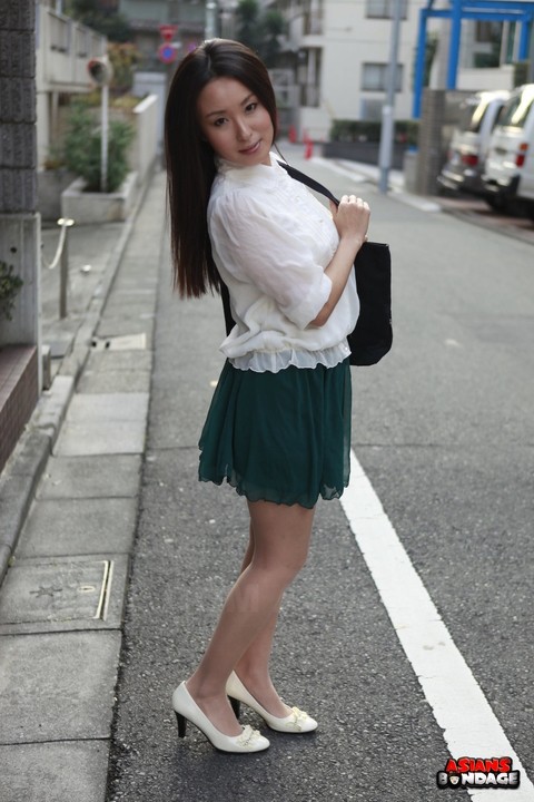 Japanese schoolgirl Anna Sakura pauses in the street to flaunt her hot beauty | Фото 7