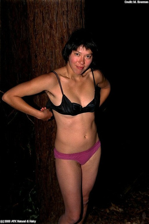 Asian amateur Amanda stripping naked in woods at night to display hairy cunt | Фото 3