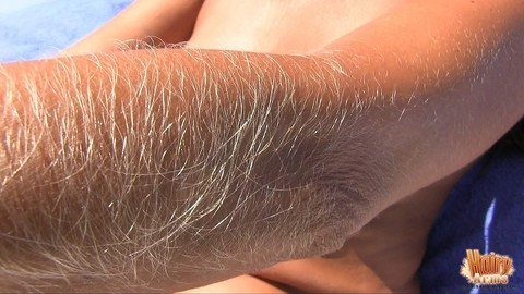 MILF Lori Anderson showing her hairy arms while relaxing nude at the beach | Фото 5