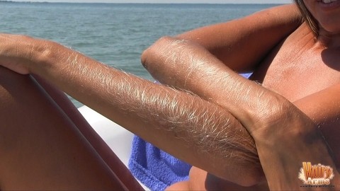 MILF Lori Anderson showing her hairy arms while relaxing nude at the beach | Фото 8