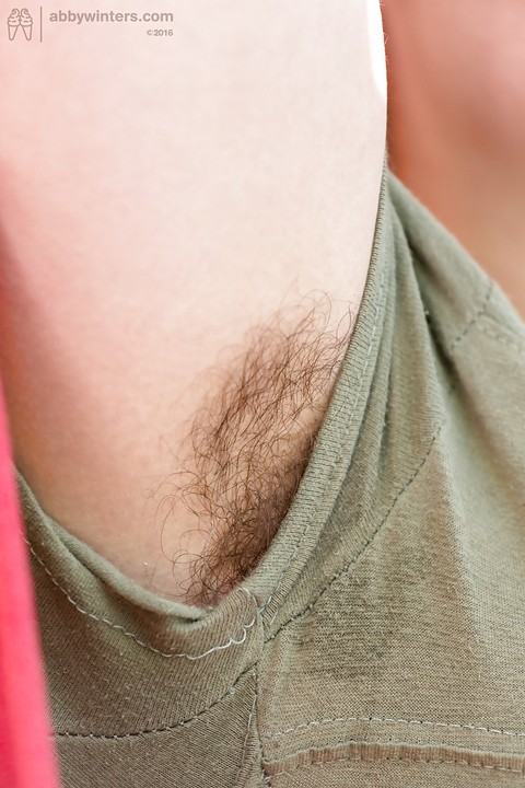 Overweight amateur solo girl flashing hairy underarms and beaver outdoors | Фото 2