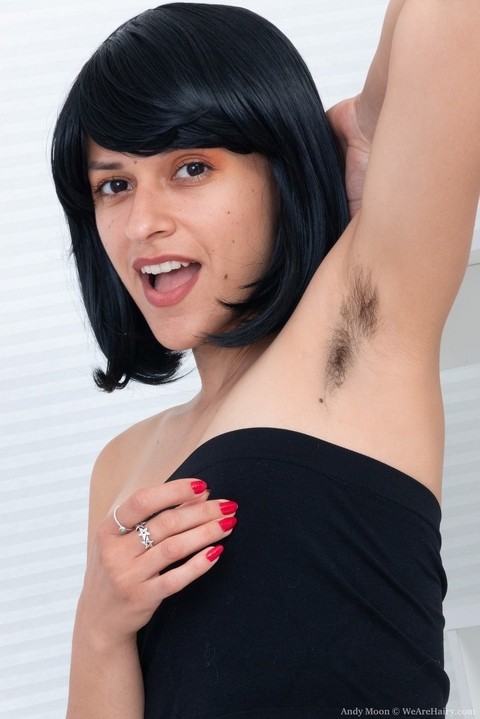 Latina amateur Andy Moon tugs on her hairy bush after showing furry armpits | Фото 1