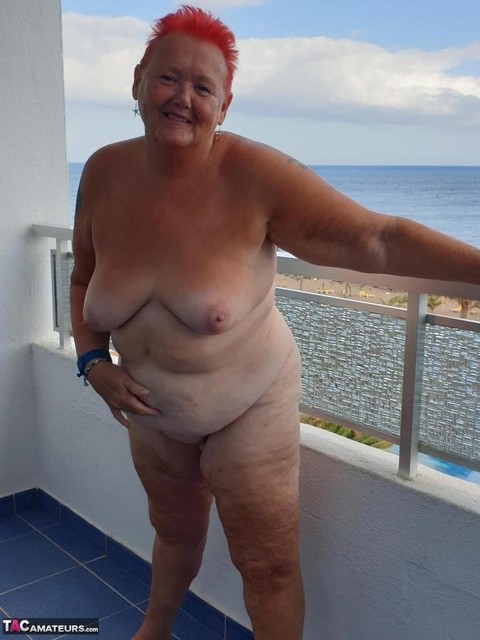 Fat nan Valgasmic Exposed sports short red hair while butt naked on a balcony | Фото 16