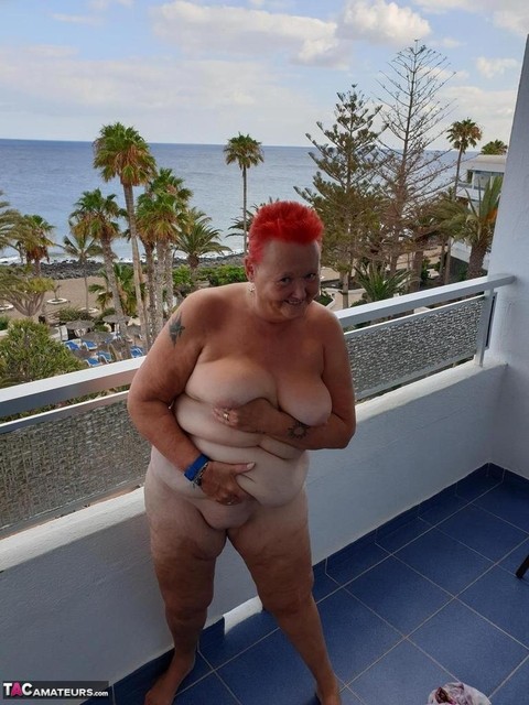 Fat nan Valgasmic Exposed sports short red hair while butt naked on a balcony | Фото 18