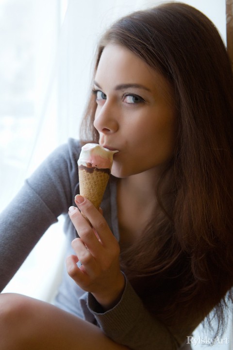 Gorgeous Kei doffs her sexy dress to do nasty things with an ice cream cone | Фото 7