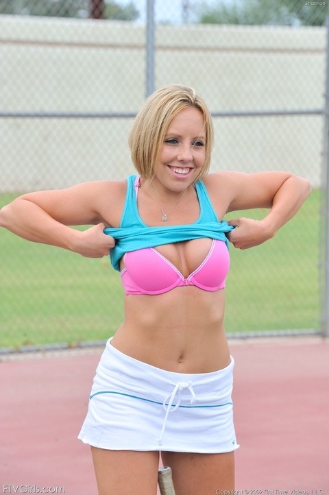 Lusty tennis player Shannon strips after practice and plays with her clit | Фото 4