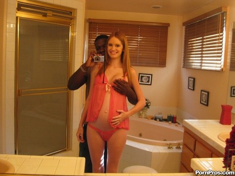 Pregnant redhead Layla Exx poses for the photoshoot with black guy | Фото 12