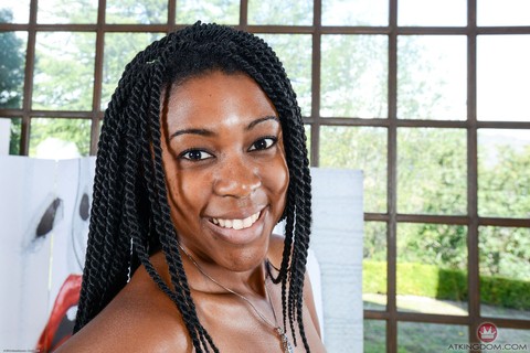 Black amateur Janelle Taylor wears a smile while showcasing her hairy bush | Фото 14