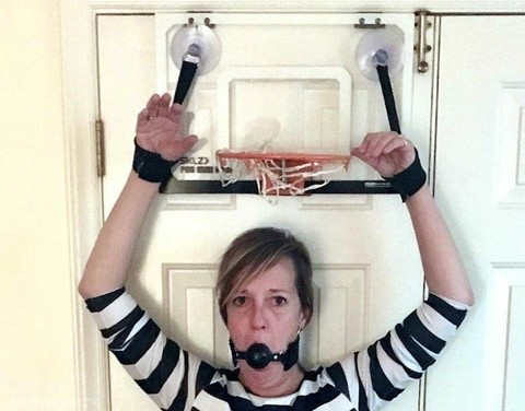 Amateur lady Meyer is gagged and restrained in various locations at home | Фото 7