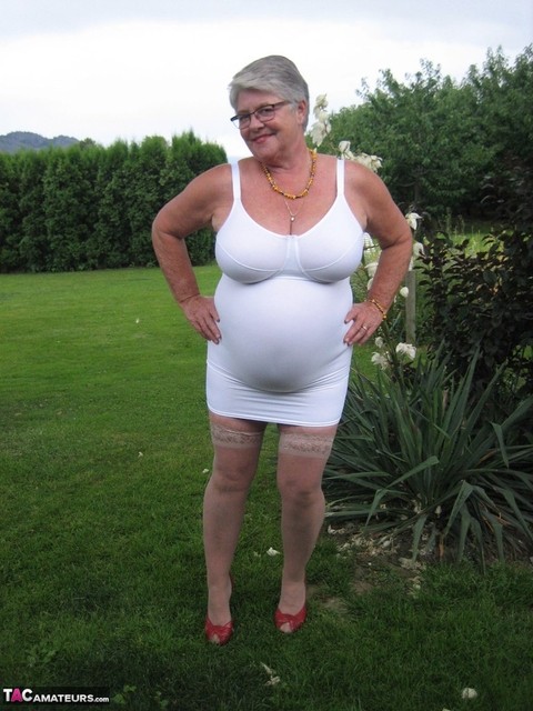 Short haired nan Girdle Goddess bares saggy tits and she removes a girdle | Фото 8