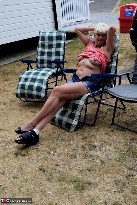 Older blonde Dimonty gets naked in a trailer park during solo action | Фото 10