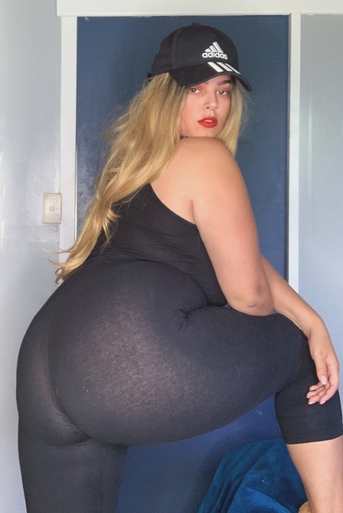 Chubby blonde babe Jordyn khaled shows her huge boobs and poses in nylons | Фото 2