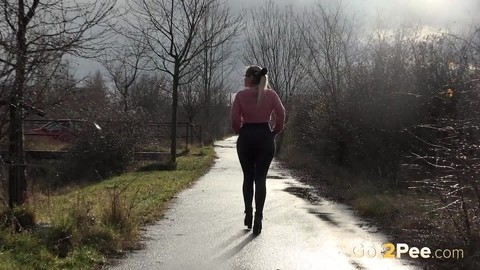 Fully clothed girl pulls down black jeans for a piss on a pedestrian path | Фото 15