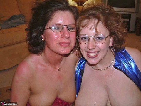 UK chick Curvy Claire and a girlfriend receive cumshots on glasses clad faces | Фото 20