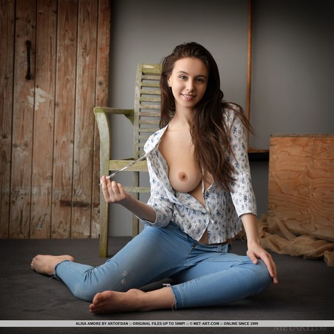 Sweet brunette teen Alisa Amore removes blue jeans on way to modeling naked | Фото 8