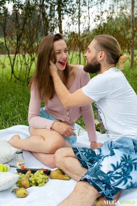 Naked teen Alice Kingsly and her man have sex on a blanket during a picnic | Фото 9