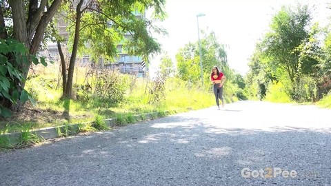 Solo girl Barbara Bieber pulls down tight pants to take a piss beside a road | Фото 1