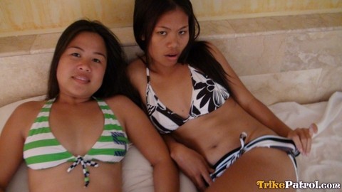 Filipina sisters Nicole and Anne doff bikinis before a POV threesome fuck | Фото 8