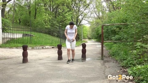 Dark-haired girl takes a piss on a public path in the middle of the day | Фото 14