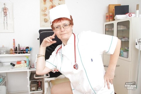 Mature nurse in glasses fingering her bushy twat and tasting her juices | Фото 3