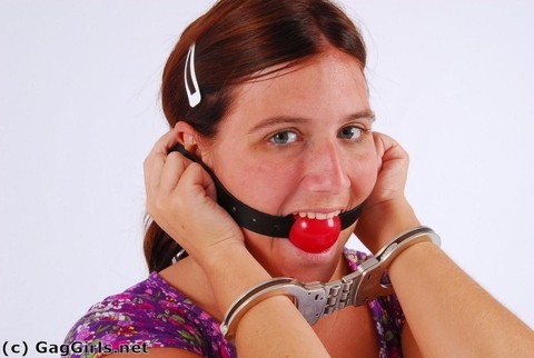 Clothed redhead fits herself with a ball gag while wearing handcuffs | Фото 4