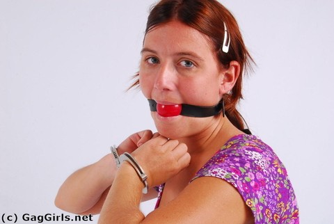 Clothed redhead fits herself with a ball gag while wearing handcuffs | Фото 9