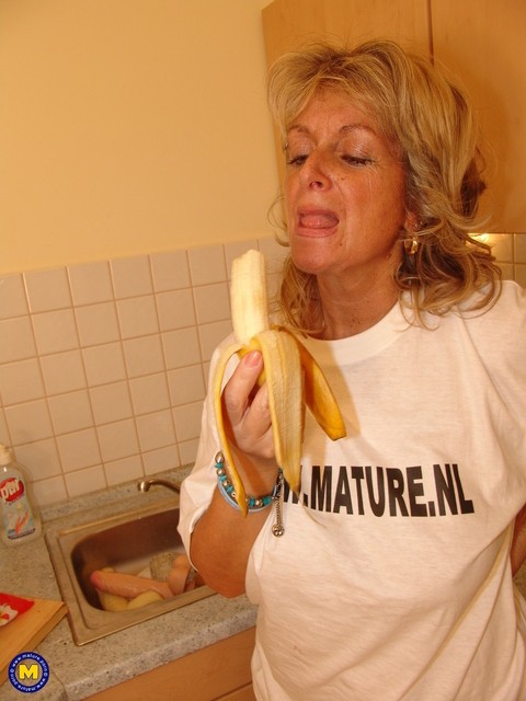 Mature Kristina makes banana and cucumber wet before sliding them in her muff | Фото 12