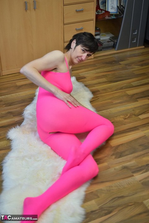 Mature amateur Hot MILF takes off a crotchless pink bodystocking atop a rug | Фото 11